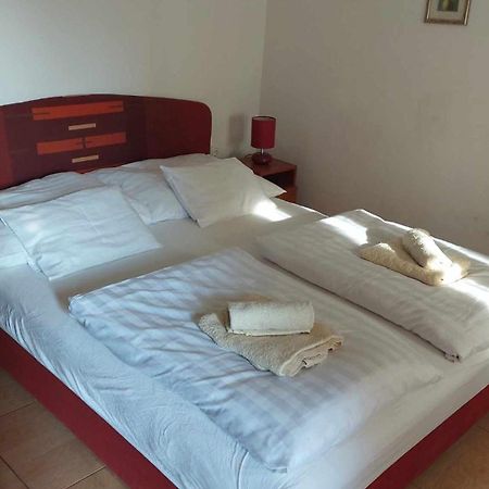 Mediterran Apartman Es Vendeghaz ไฮจ์ดุสโซบอสโล ภายนอก รูปภาพ
